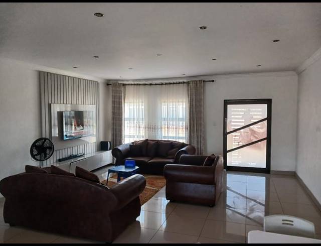 3 BEDROOM HOUSE FOR SALE IN THE ORCHARDS